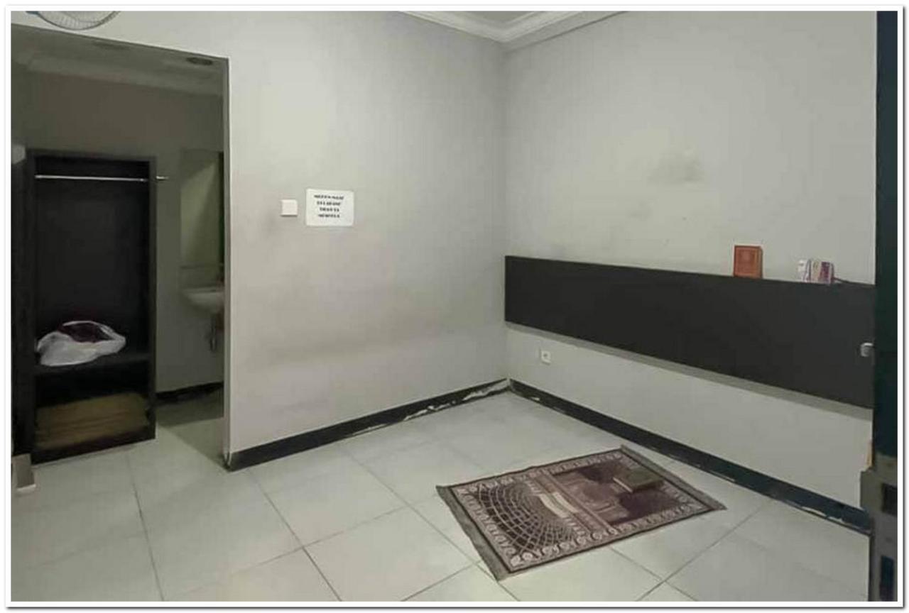 Losmen Family Syariah Bypass Juanda Mitra Reddoorz Brebek Kültér fotó